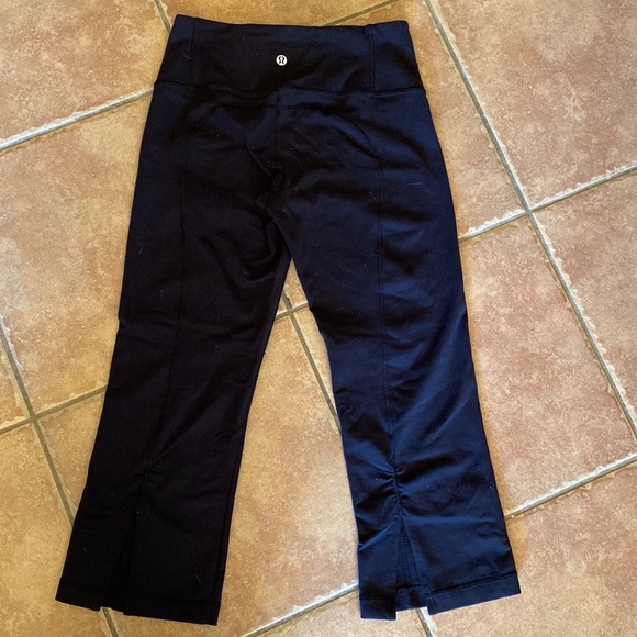 Lululemon High Rise Crop w/ Slit 19” - Picture 2 of 3